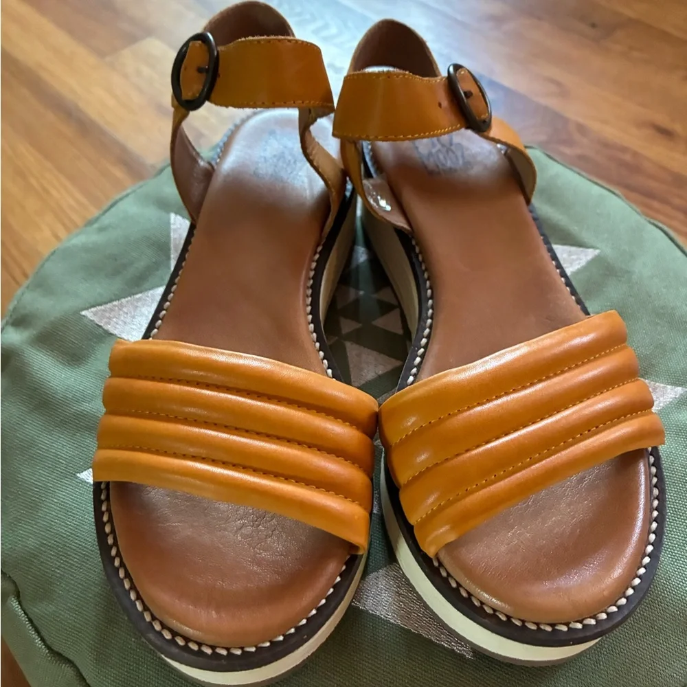 NEW - Miz Mooz orange leather sandals —  size 37 - Picture 3 of 6
